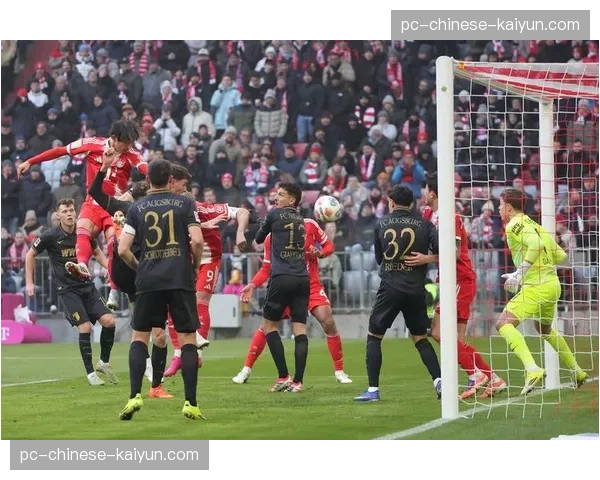 社区活动：德甲联盟在慕尼黑举办青少年足球训练营，主题为“智能防守”